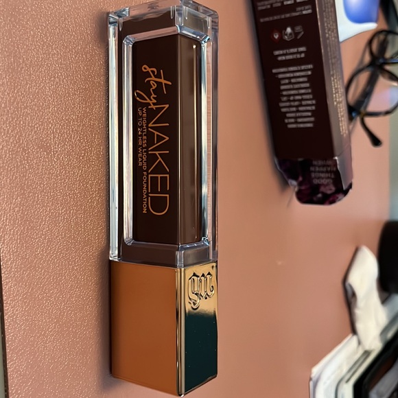 Urban Decay Stay Naked Weightless Liquid Foundation, color 92WR - Picture 3 of 6